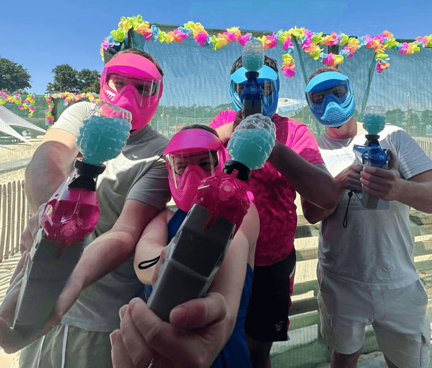 Famille jouant au GellyBall